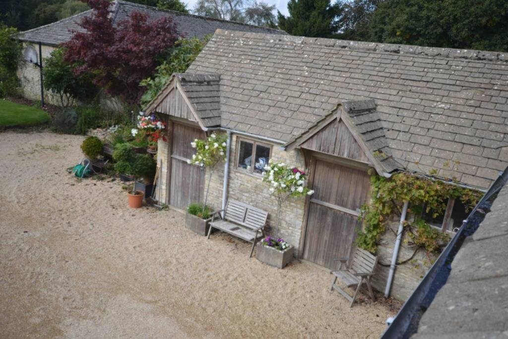 Appartamento The Old Manor Coach House Cirencester Esterno foto