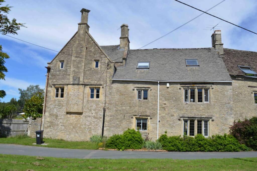 Appartamento The Old Manor Coach House Cirencester Esterno foto