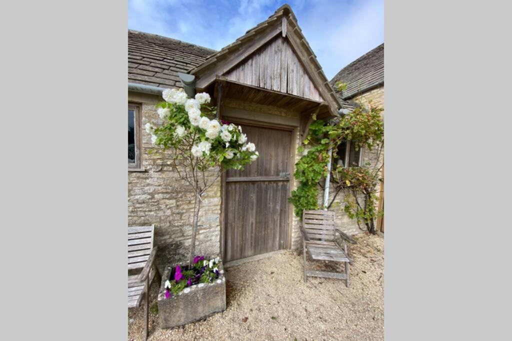 Appartamento The Old Manor Coach House Cirencester Esterno foto