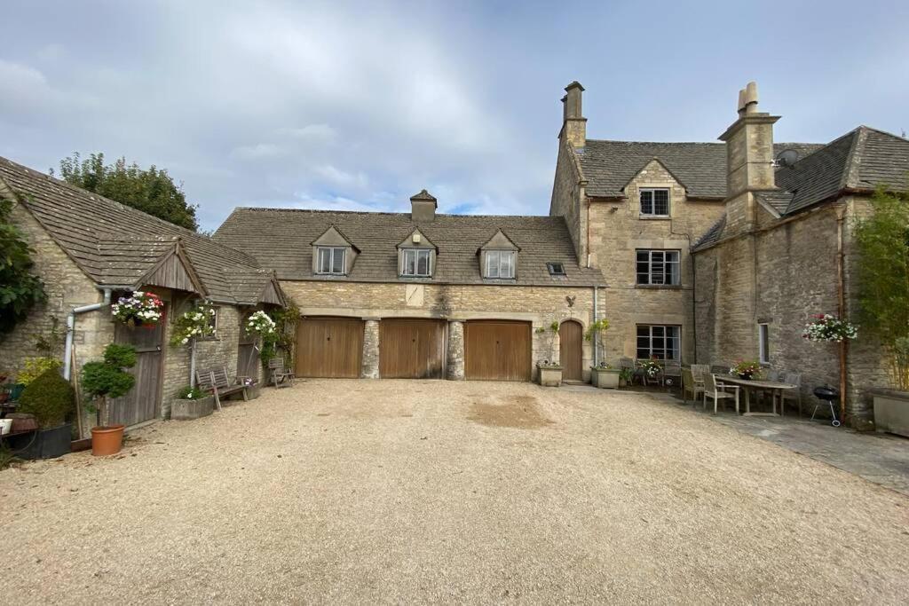Appartamento The Old Manor Coach House Cirencester Esterno foto