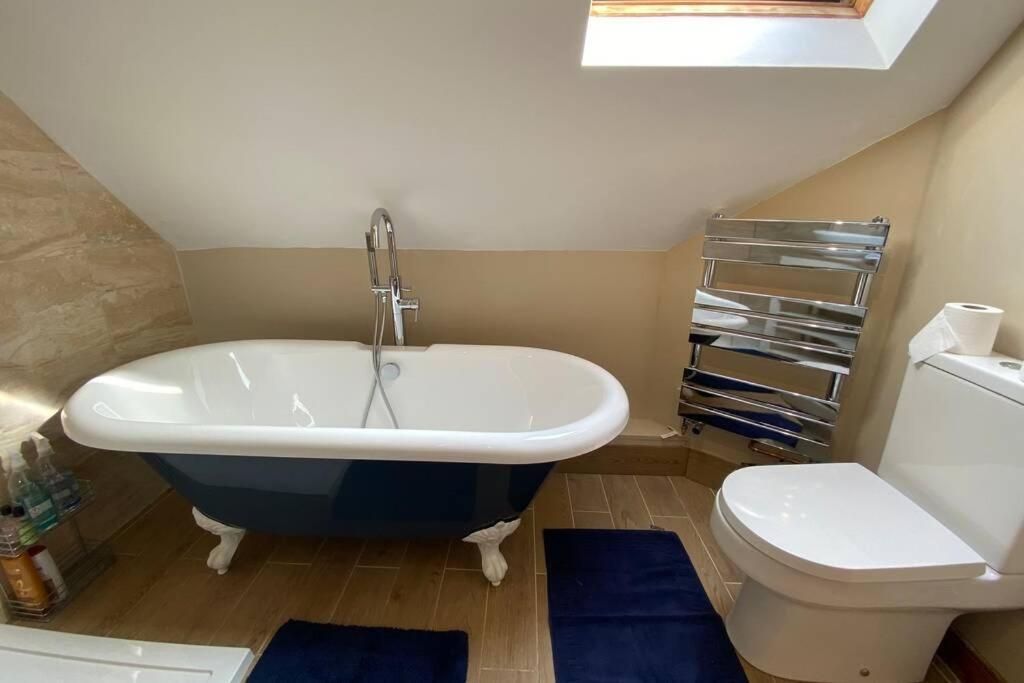 Appartamento The Old Manor Coach House Cirencester Esterno foto