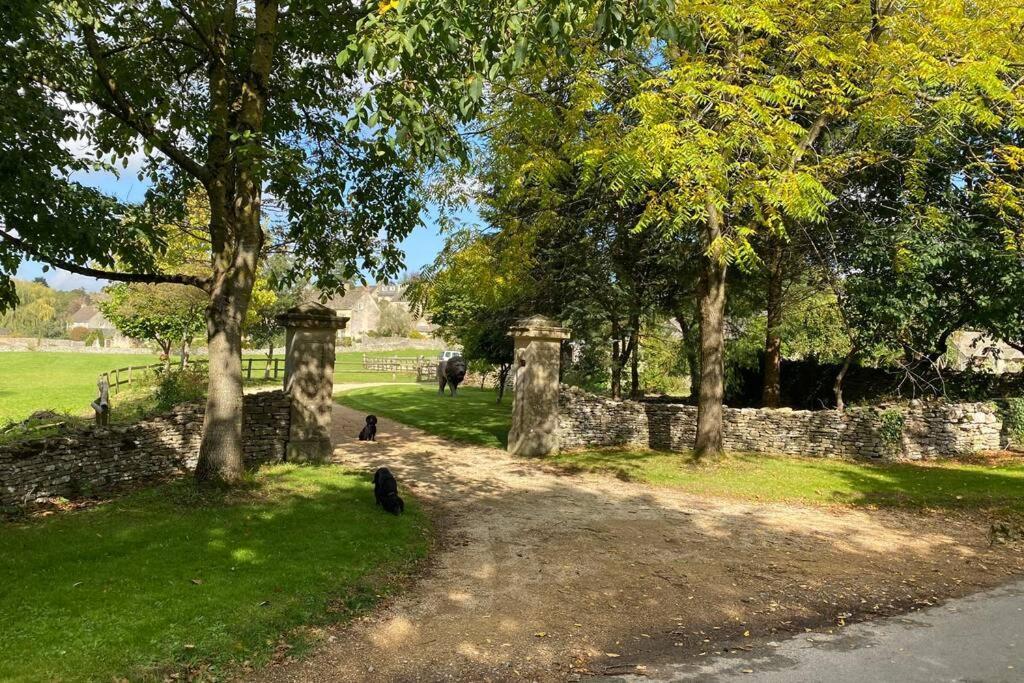 Appartamento The Old Manor Coach House Cirencester Esterno foto